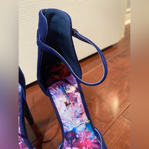 Blue Qupid blue open toe 4.5” heels size 8.5 - Picture 3 of 10